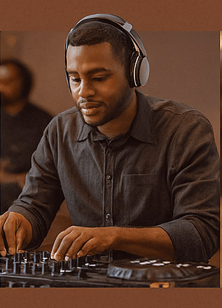 DJ